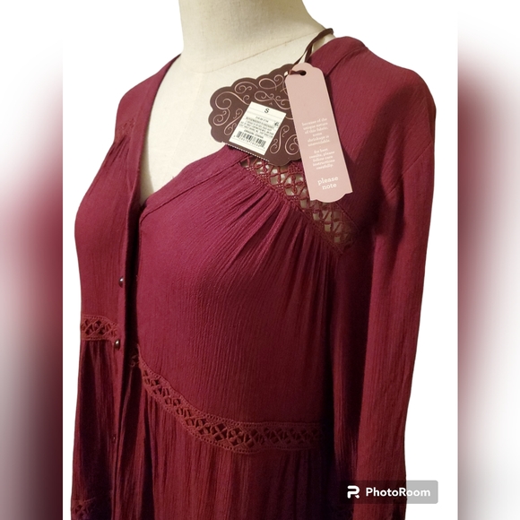Burgundy Dress, button up with flared sleeves. New - Picture 2 of 2